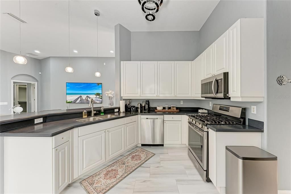 For Sale: $755,000 (3 beds, 3 baths, 1906 Square Feet)