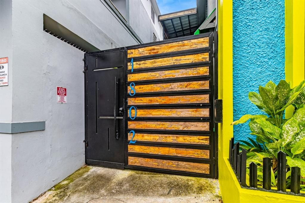 На продажу: $2,700,000 (0 спален, 0 ванн, 0 Квадратных фут)