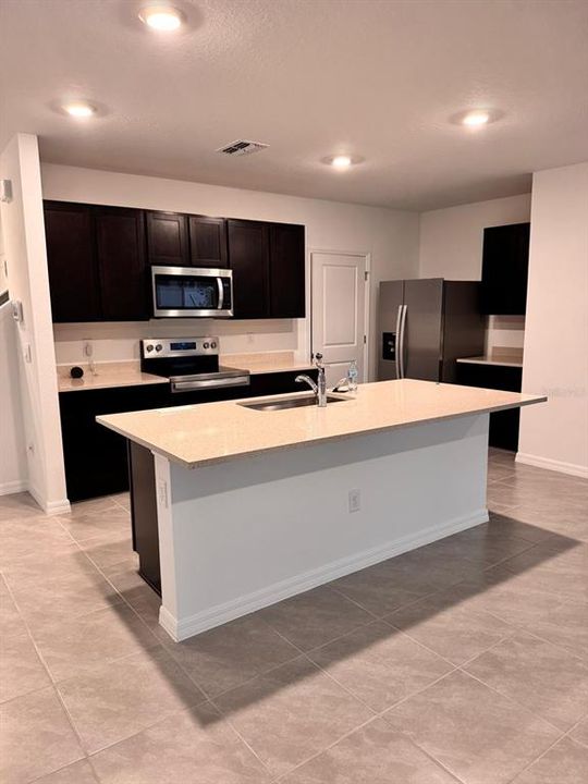 出租: $2,599 (4 贝兹, 2 浴室, 2260 平方英尺)