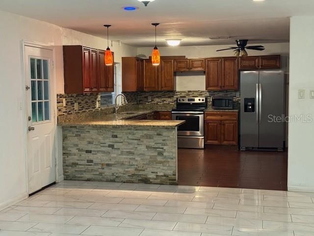 出租: $2,000 (4 贝兹, 3 浴室, 2768 平方英尺)