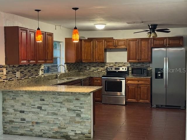 出租: $2,000 (4 贝兹, 3 浴室, 2768 平方英尺)