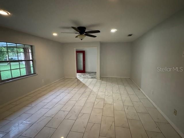 出租: $2,000 (4 贝兹, 3 浴室, 2768 平方英尺)