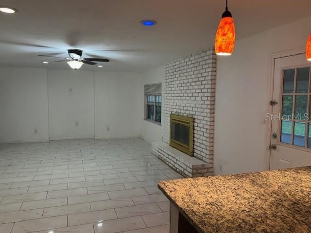 出租: $2,000 (4 贝兹, 3 浴室, 2768 平方英尺)