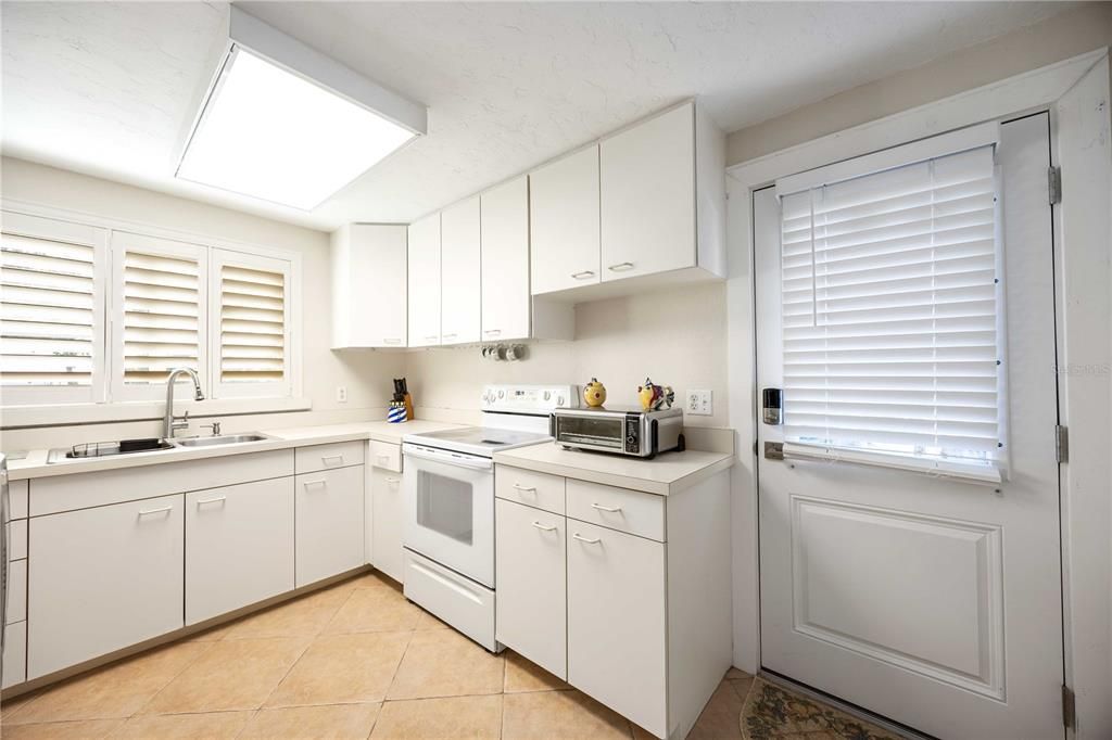 出租: $5,500 (3 贝兹, 3 浴室, 2169 平方英尺)