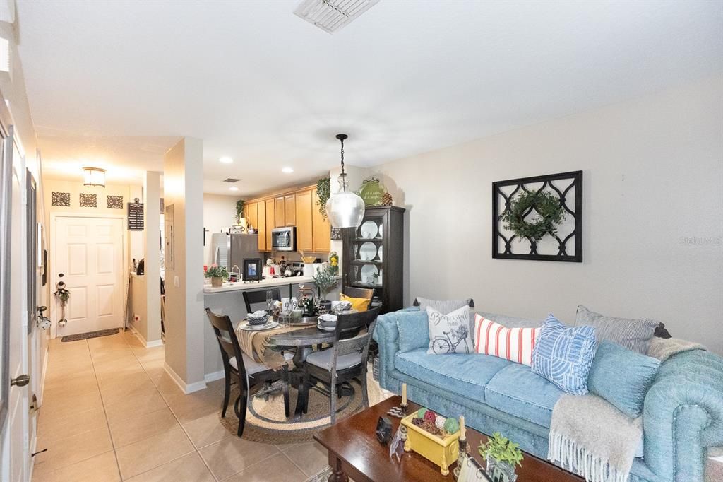 En Venta: $249,900 (2 camas, 2 baños, 987 Pies cuadrados)