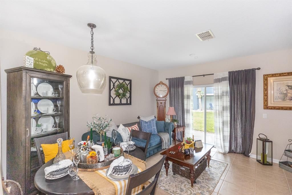 En Venta: $249,900 (2 camas, 2 baños, 987 Pies cuadrados)