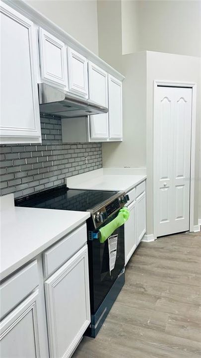 Под контрактом: $485,000 (4 спален, 2 ванн, 1939 Квадратных фут)