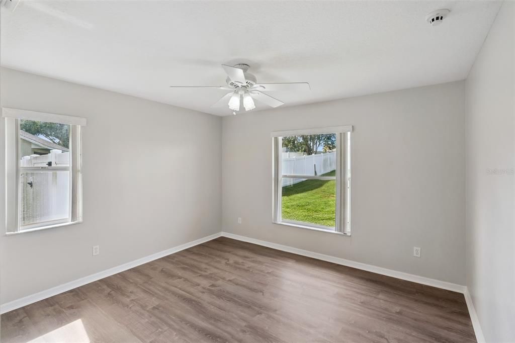 Под контрактом: $485,000 (4 спален, 2 ванн, 1939 Квадратных фут)