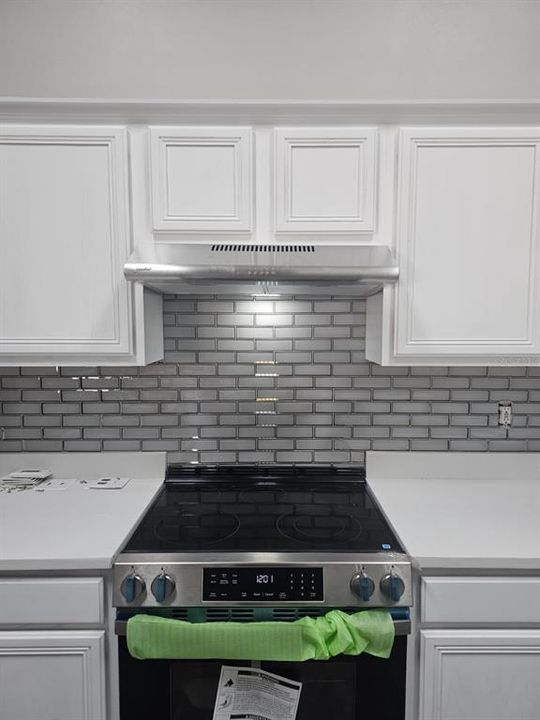 Под контрактом: $485,000 (4 спален, 2 ванн, 1939 Квадратных фут)