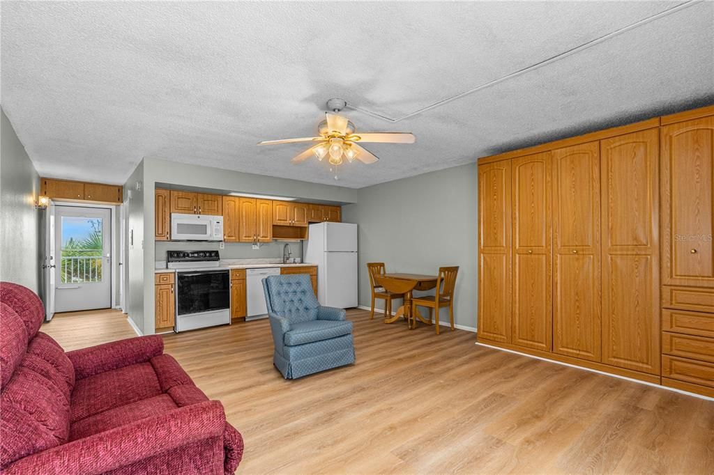 待售: $225,000 (1 贝兹, 1 浴室, 459 平方英尺)