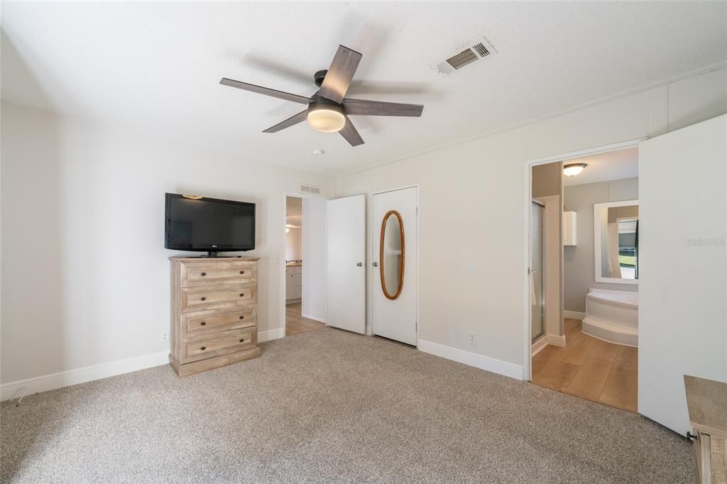 For Sale: $345,000 (3 beds, 2 baths, 1248 Square Feet)