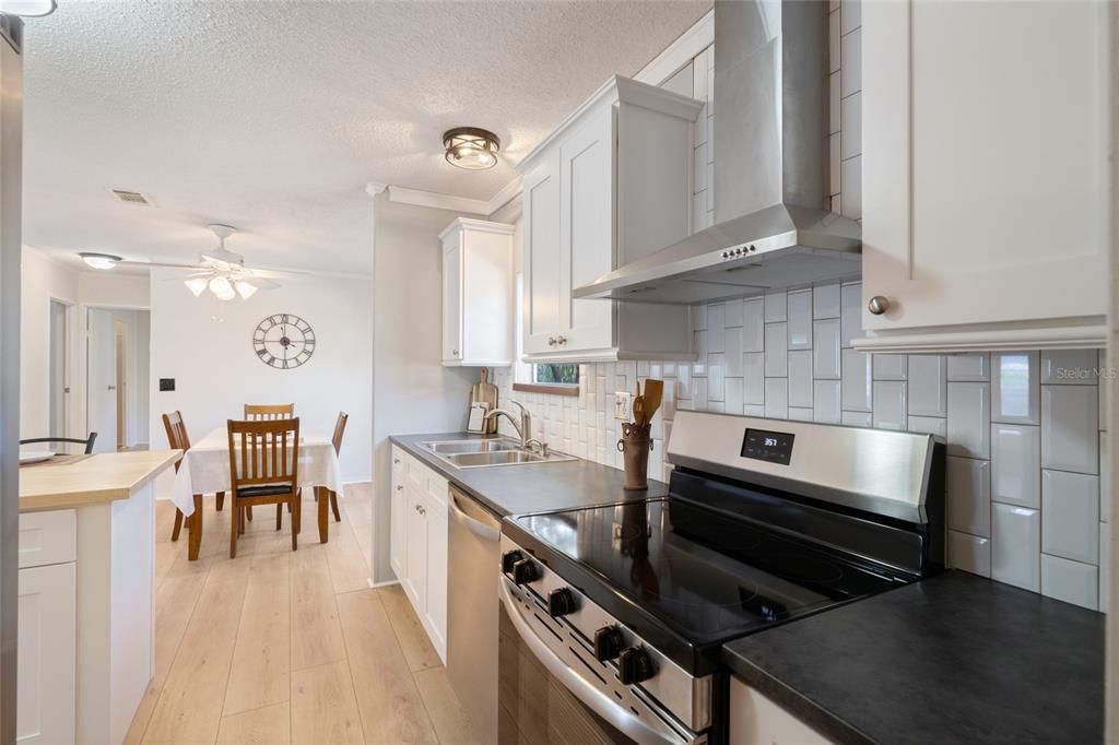 For Sale: $345,000 (3 beds, 2 baths, 1248 Square Feet)