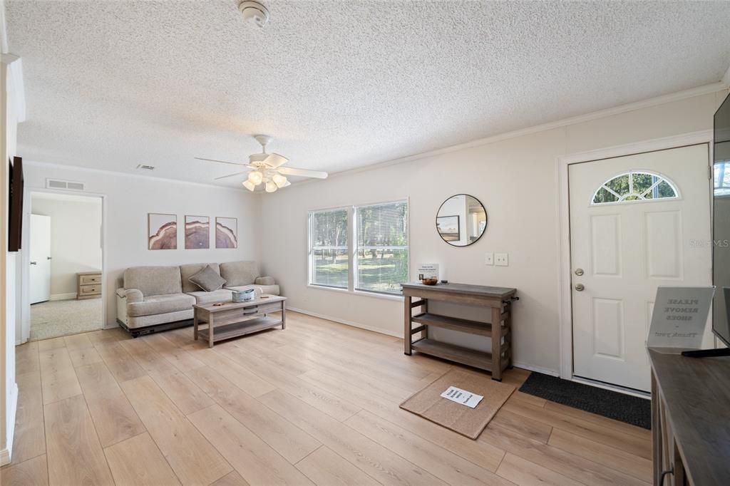 For Sale: $345,000 (3 beds, 2 baths, 1248 Square Feet)