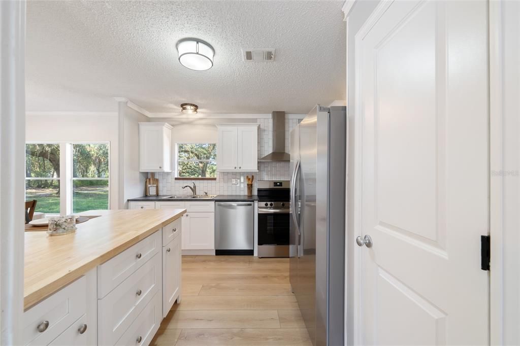 For Sale: $345,000 (3 beds, 2 baths, 1248 Square Feet)