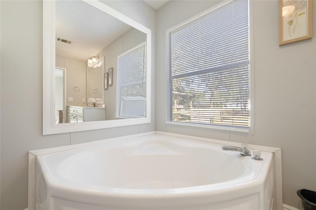 For Sale: $345,000 (3 beds, 2 baths, 1248 Square Feet)