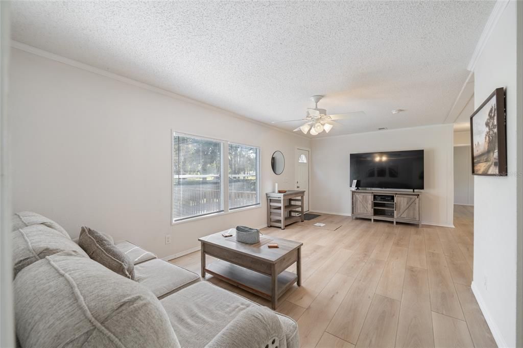 For Sale: $345,000 (3 beds, 2 baths, 1248 Square Feet)