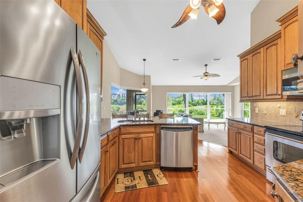 На продажу: $359,900 (2 спален, 2 ванн, 2093 Квадратных фут)