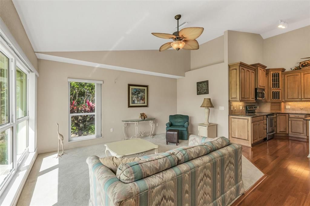 На продажу: $359,900 (2 спален, 2 ванн, 2093 Квадратных фут)