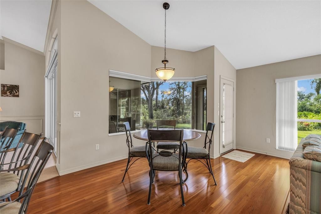 На продажу: $359,900 (2 спален, 2 ванн, 2093 Квадратных фут)