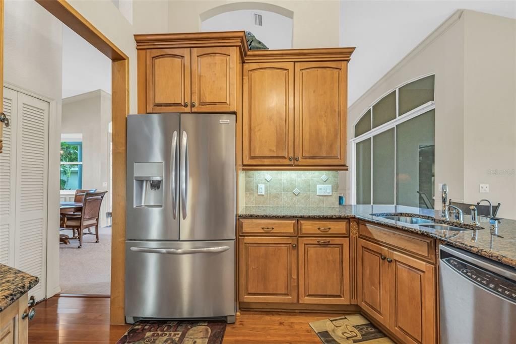 На продажу: $359,900 (2 спален, 2 ванн, 2093 Квадратных фут)