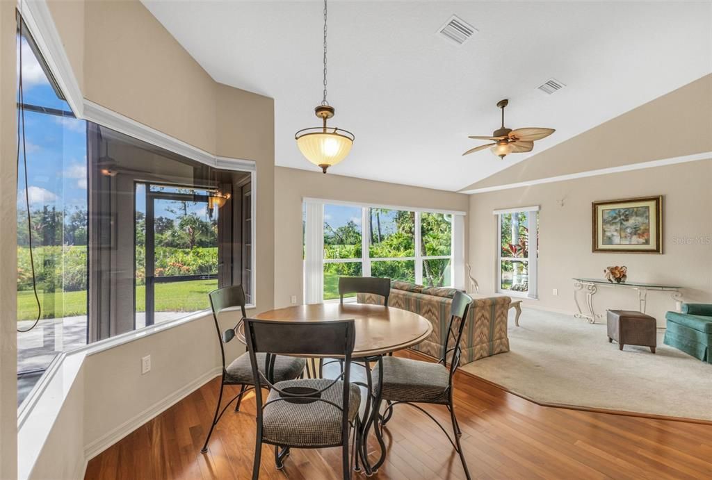 На продажу: $359,900 (2 спален, 2 ванн, 2093 Квадратных фут)