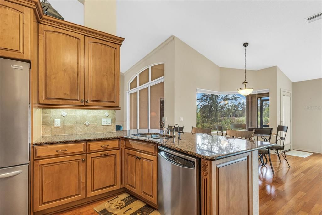 На продажу: $359,900 (2 спален, 2 ванн, 2093 Квадратных фут)