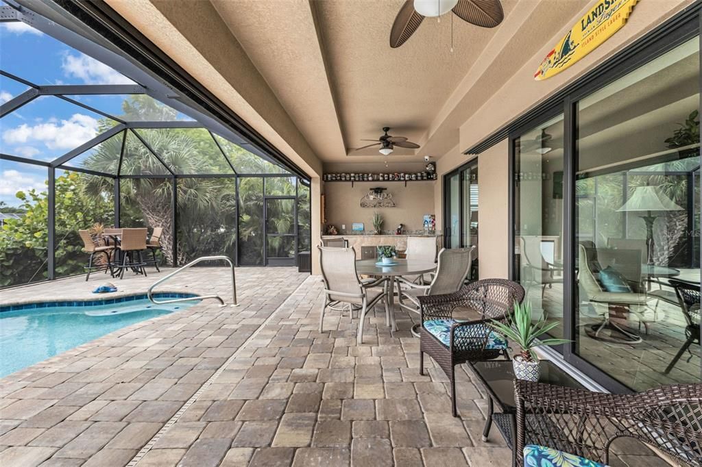 Activo con contrato: $749,900 (3 camas, 2 baños, 2182 Pies cuadrados)