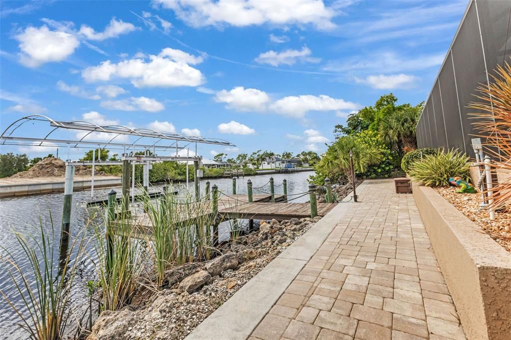 Activo con contrato: $749,900 (3 camas, 2 baños, 2182 Pies cuadrados)