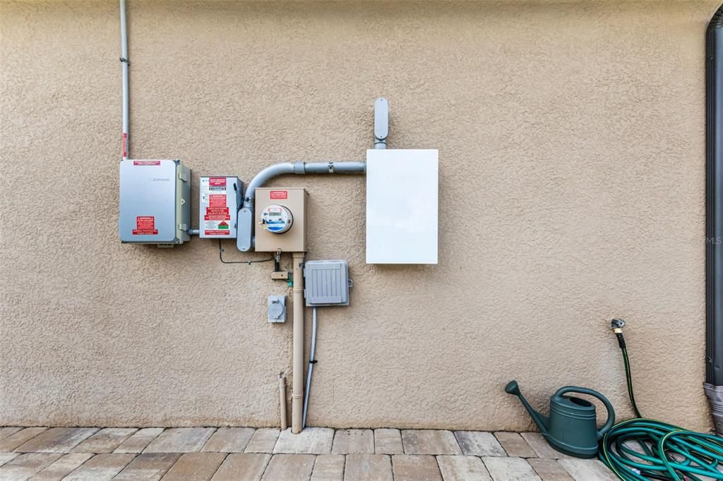 Activo con contrato: $749,900 (3 camas, 2 baños, 2182 Pies cuadrados)