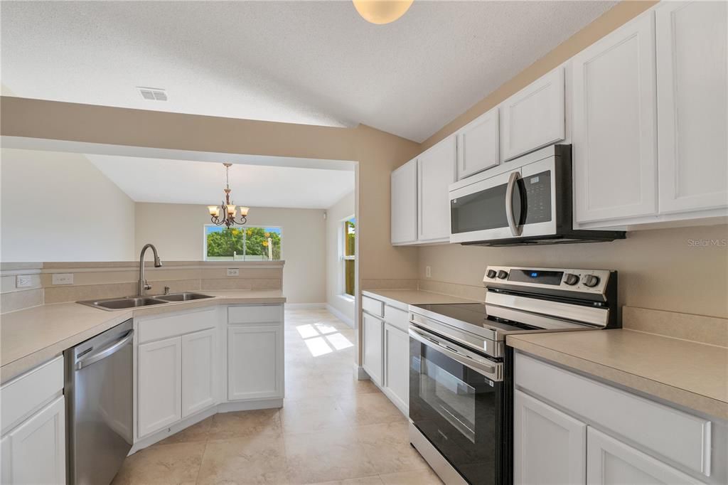 For Sale: $315,000 (3 beds, 2 baths, 1874 Square Feet)