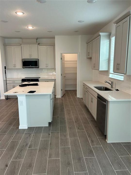 В аренду: $2,850 (4 спален, 2 ванн, 2090 Квадратных фут)