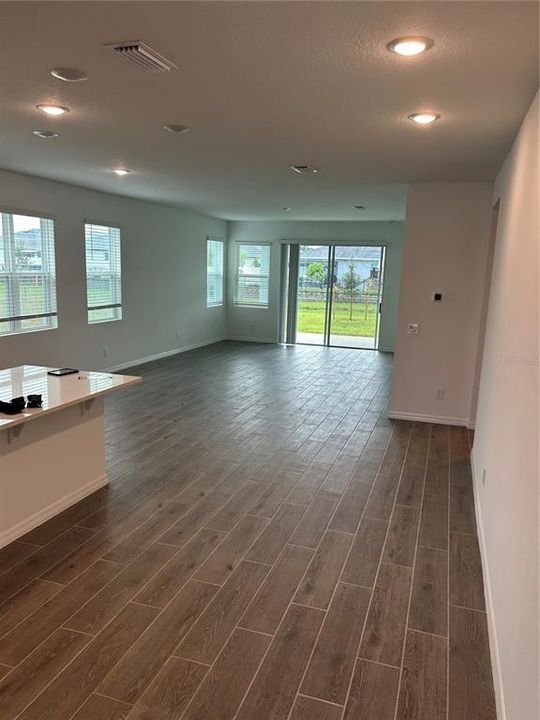 В аренду: $2,850 (4 спален, 2 ванн, 2090 Квадратных фут)