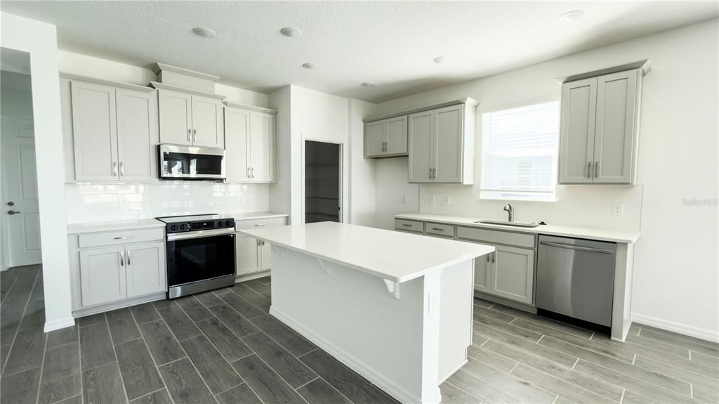 В аренду: $2,850 (4 спален, 2 ванн, 2090 Квадратных фут)