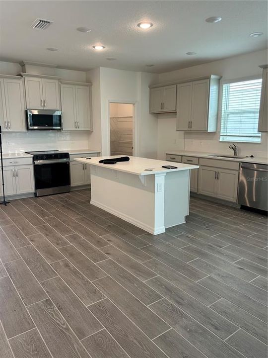 В аренду: $2,850 (4 спален, 2 ванн, 2090 Квадратных фут)