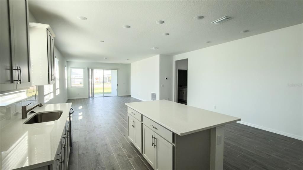 В аренду: $2,850 (4 спален, 2 ванн, 2090 Квадратных фут)