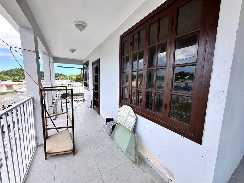 Под контрактом: $250,000 (8 спален, 0 ванн, 3000 Квадратных фут)