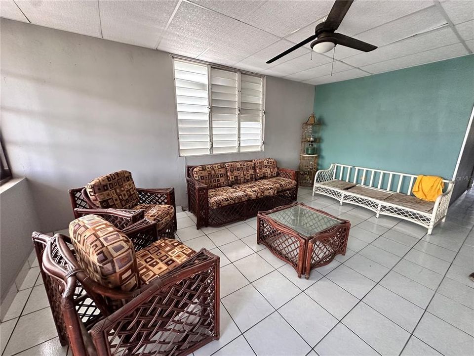 Под контрактом: $250,000 (8 спален, 0 ванн, 3000 Квадратных фут)