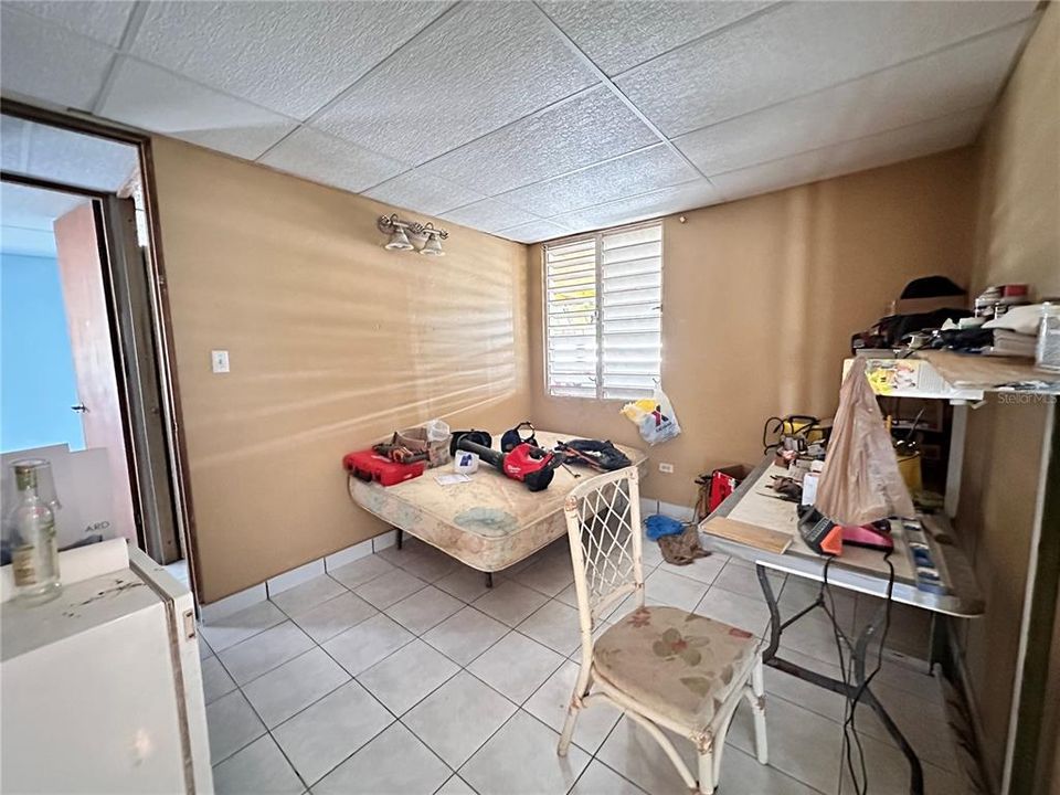 Под контрактом: $250,000 (8 спален, 0 ванн, 3000 Квадратных фут)