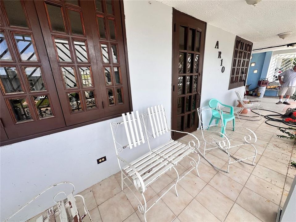 Под контрактом: $250,000 (8 спален, 0 ванн, 3000 Квадратных фут)