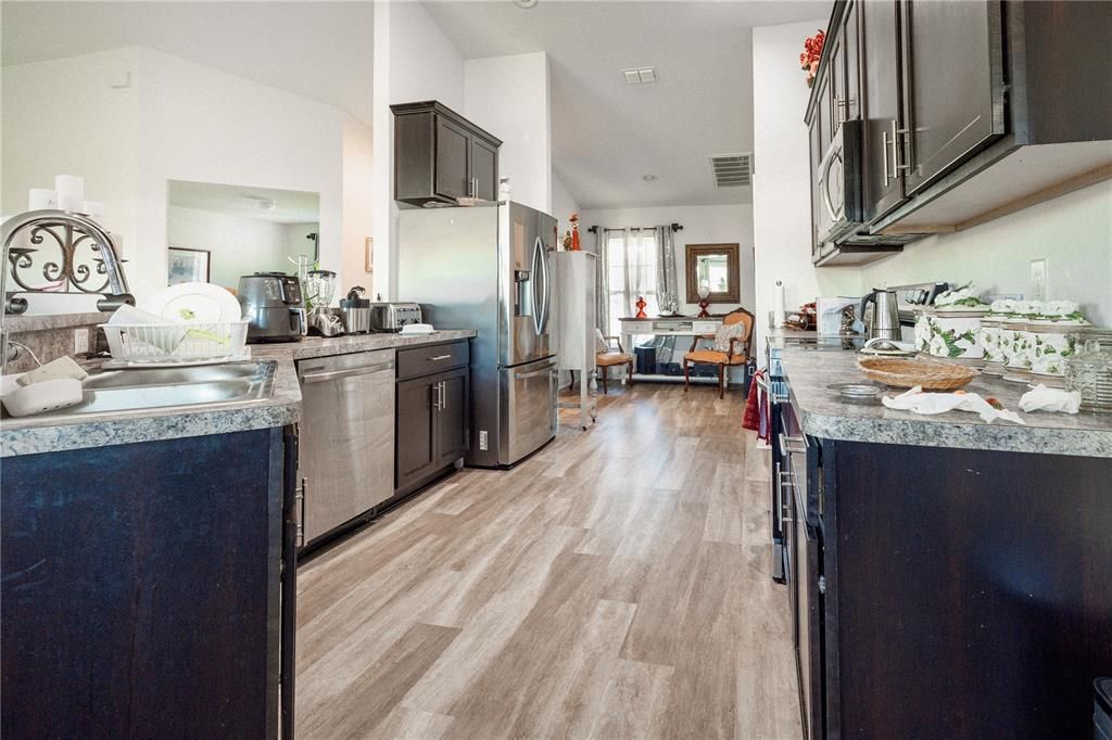 待售: $325,000 (3 贝兹, 2 浴室, 1868 平方英尺)