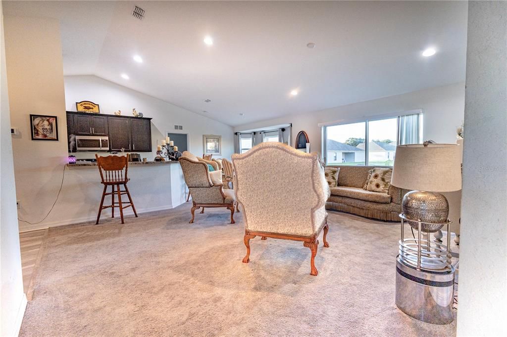 待售: $325,000 (3 贝兹, 2 浴室, 1868 平方英尺)