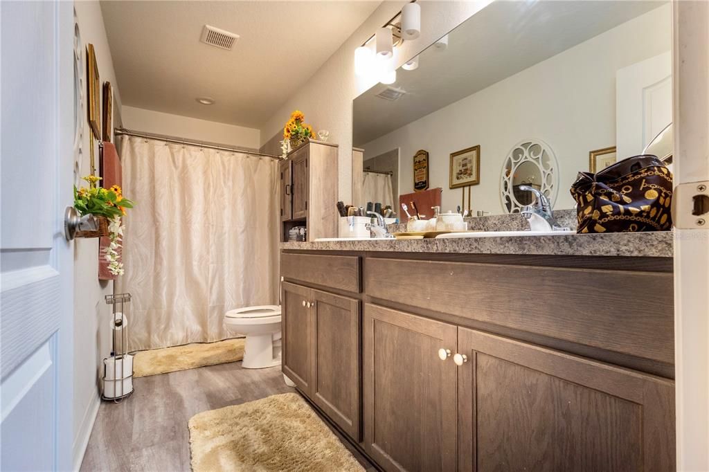 待售: $325,000 (3 贝兹, 2 浴室, 1868 平方英尺)