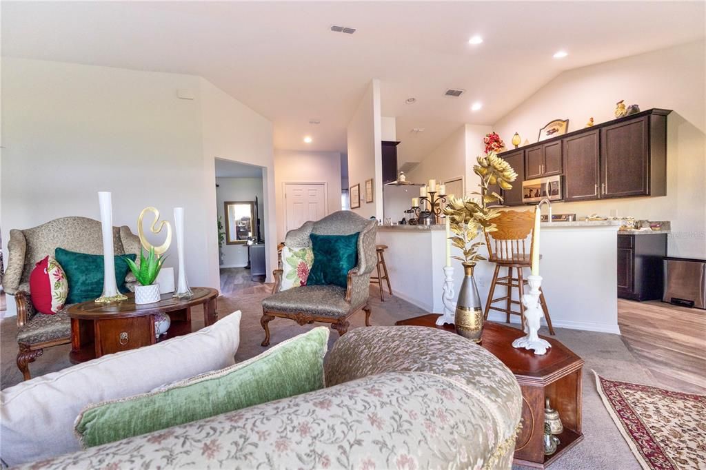 待售: $325,000 (3 贝兹, 2 浴室, 1868 平方英尺)