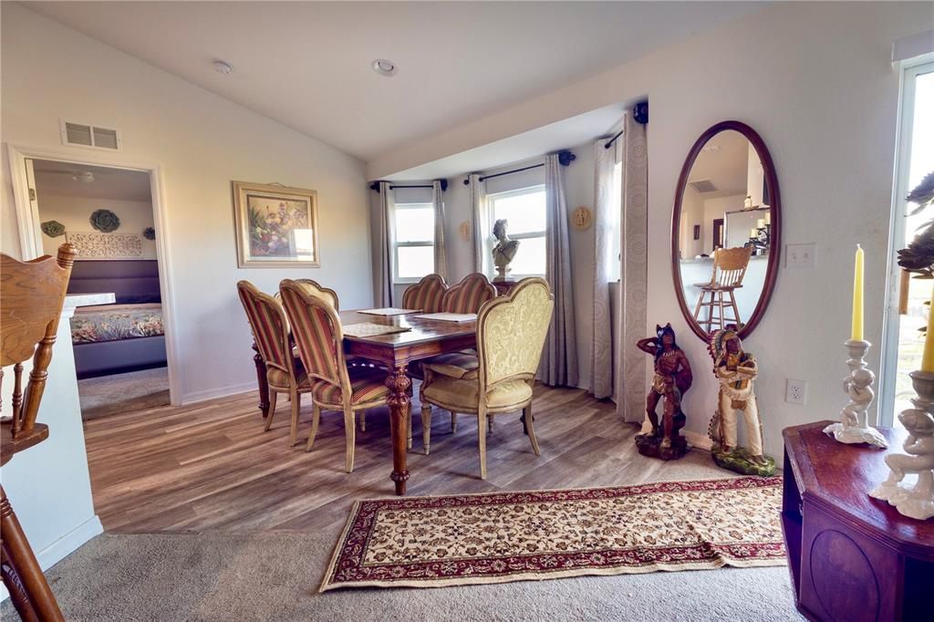 待售: $325,000 (3 贝兹, 2 浴室, 1868 平方英尺)