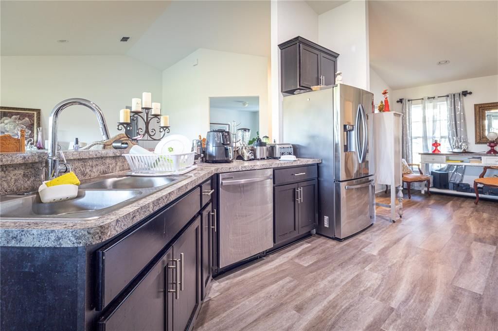 待售: $325,000 (3 贝兹, 2 浴室, 1868 平方英尺)