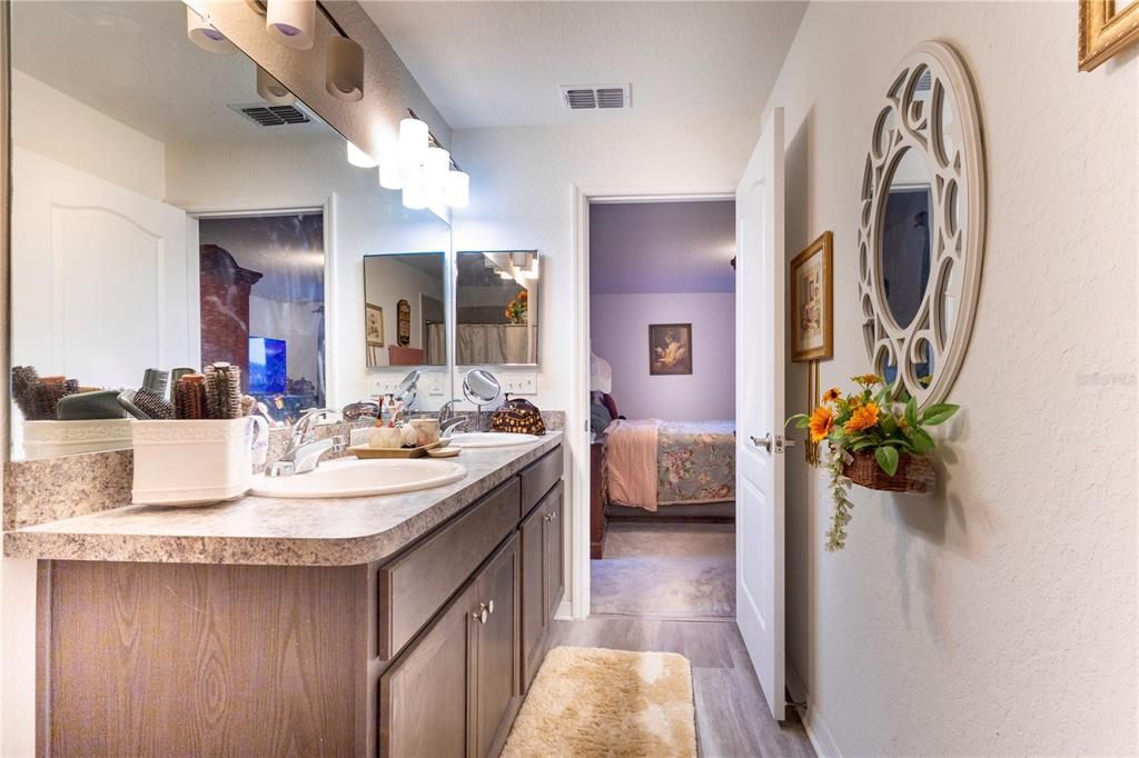 待售: $325,000 (3 贝兹, 2 浴室, 1868 平方英尺)