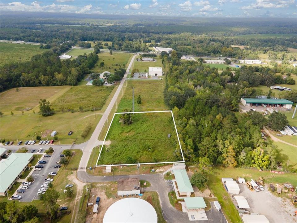 На продажу: $225,000 (1.73 acres)