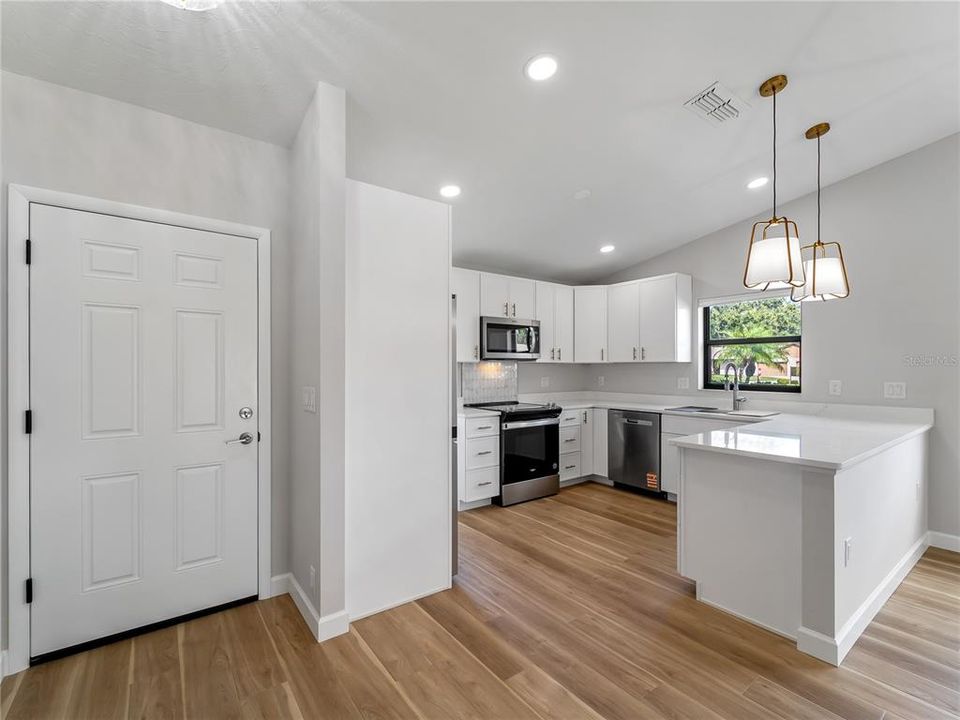 待售: $299,000 (2 贝兹, 2 浴室, 1257 平方英尺)