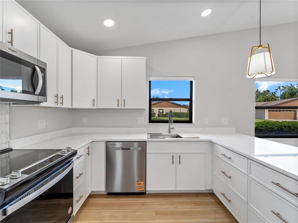 待售: $299,000 (2 贝兹, 2 浴室, 1257 平方英尺)