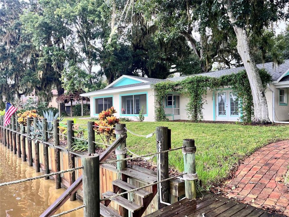 For Rent: $3,300 (2 beds, 1 baths, 1350 Square Feet)